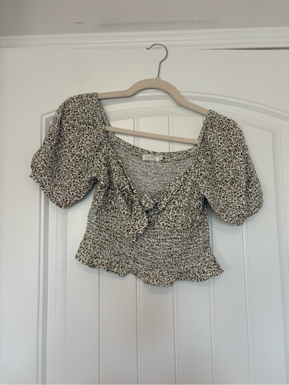 Lush ruffled sleeves crop top